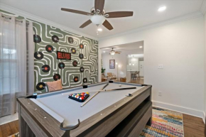 Hot Tub & Pool Table Mins to Beale Renovated